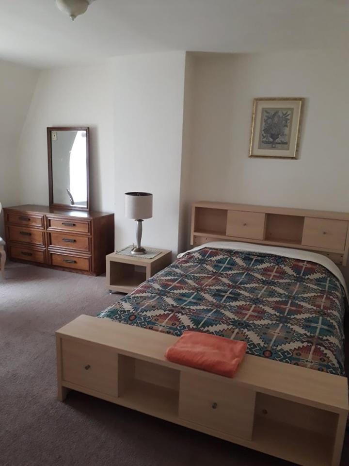 Pleasant Rooming House * Washington